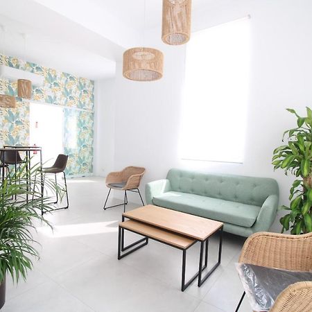 Hostal Tropical موتريل المظهر الخارجي الصورة
