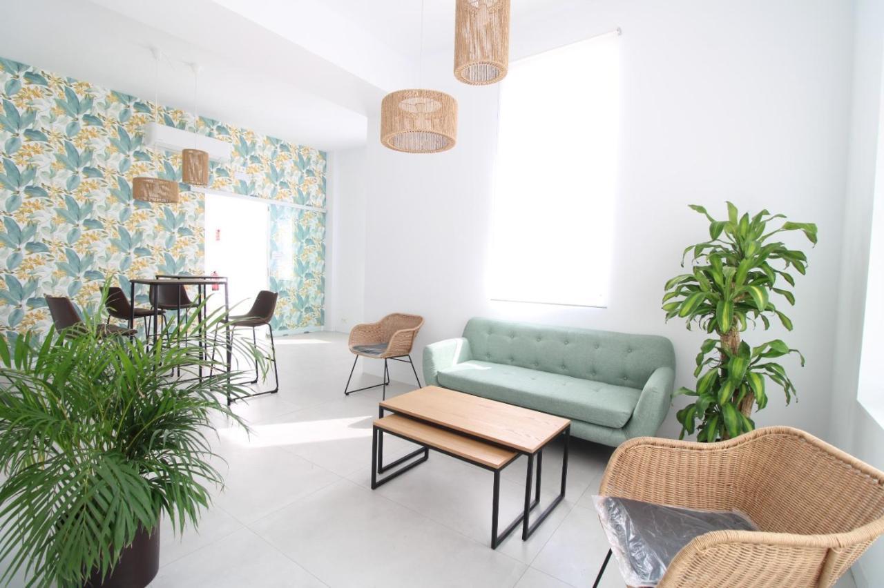 Hostal Tropical موتريل المظهر الخارجي الصورة
