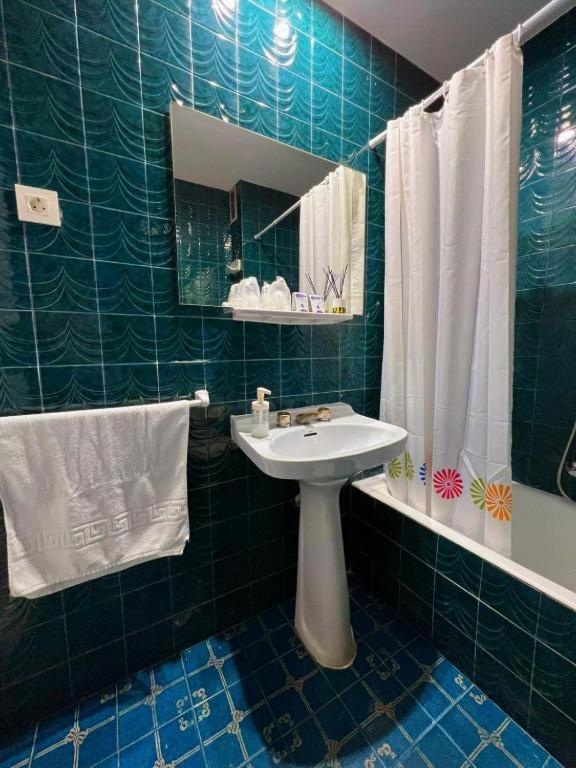 Hostal Tropical موتريل المظهر الخارجي الصورة