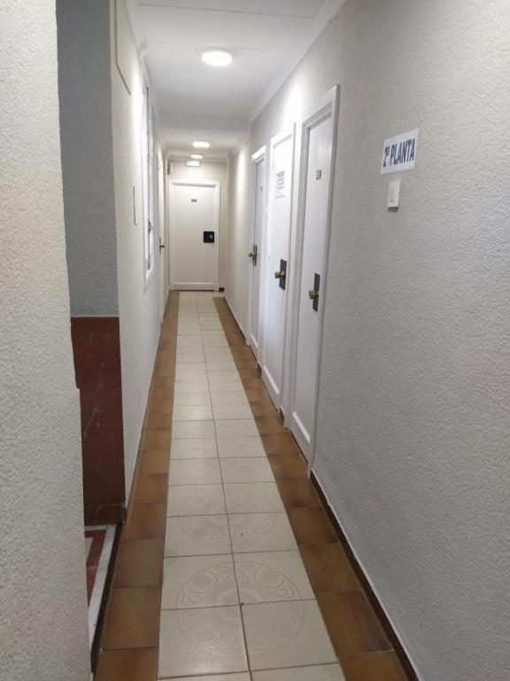 Hostal Tropical موتريل المظهر الخارجي الصورة