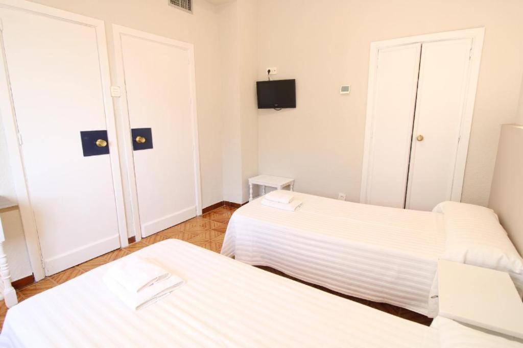 Hostal Tropical موتريل المظهر الخارجي الصورة