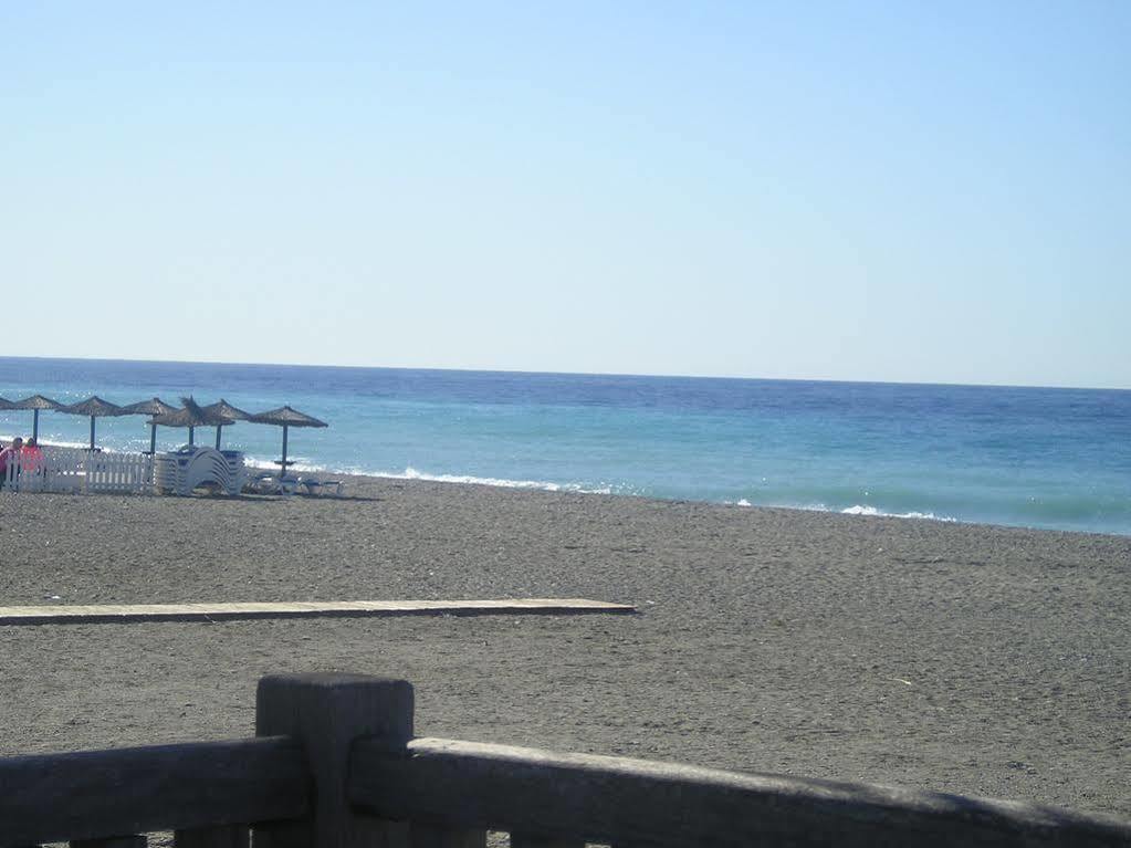 Hostal Tropical موتريل المظهر الخارجي الصورة